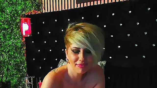 InannaStar live sex cam