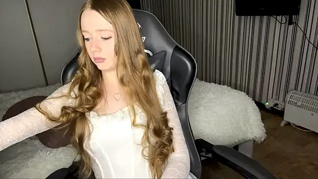 EmilyBubble's cam snapshot