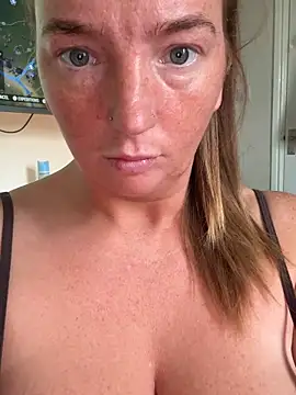 JustYourNormalCouple's cam snapshot