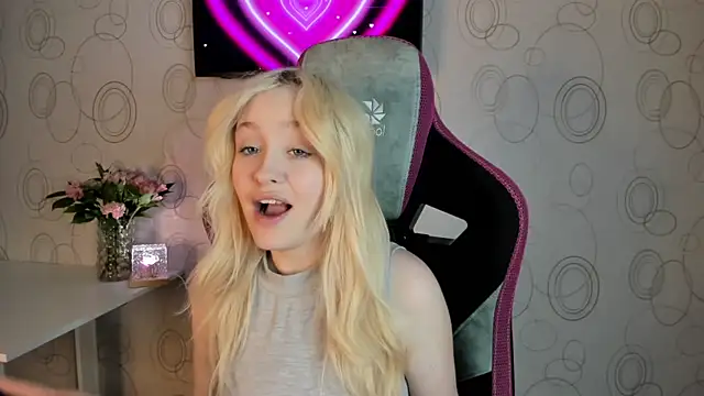 LittleangelEve's cam snapshot