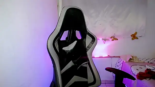 ninatiny's cam snapshot