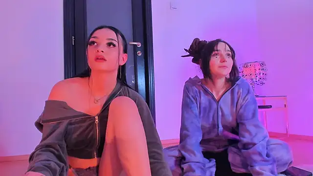 Peanaughty live sex cam