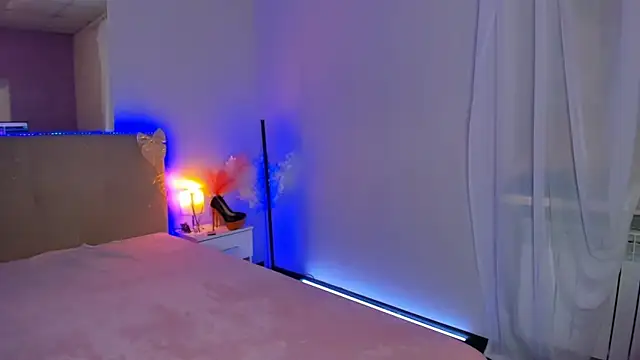 Laura_Leee's cam snapshot