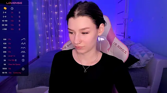 LinaBlossom_'s cam snapshot