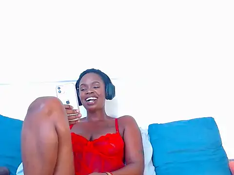 LuciousLips96 live sex cam