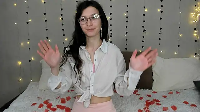 ThoraMarola live sex cam