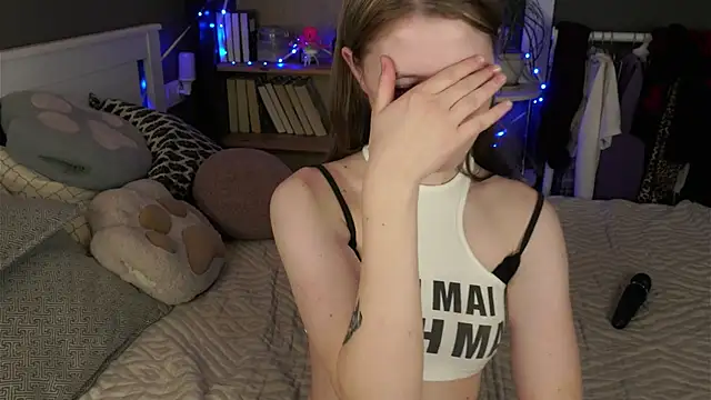 LynHillaire live sex cam