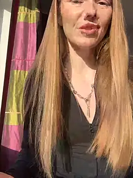 MilaMoone live sex cam