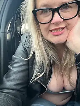 SuzieSub's cam snapshot