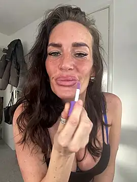 Elegant-Chlo37's cam snapshot