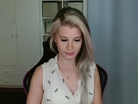 KristineGlow's cam snapshot