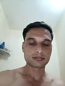 Beinghorny83 live sex cam