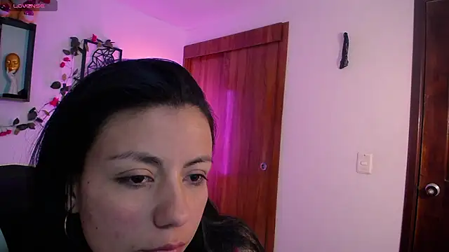 QueenRose94's cam snapshot