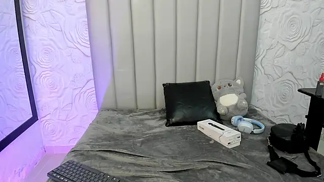 AlexaFoxy18's cam snapshot