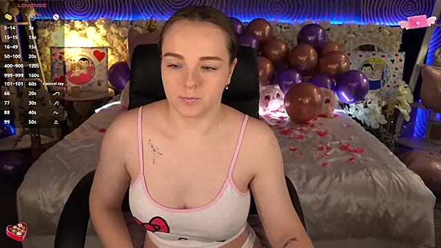 FoxyShy live sex cam