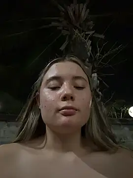 VineraSweet live sex cam