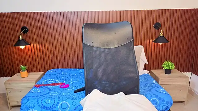 chanel_brunette's cam snapshot