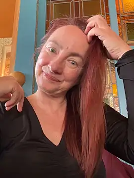 LouiseTswing live sex cam