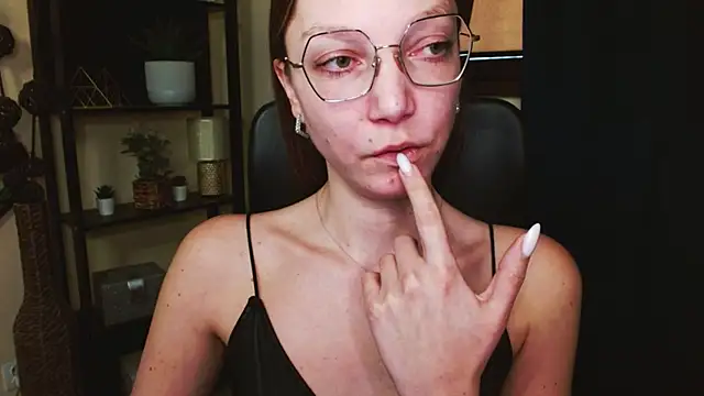 EmillyPlay live sex cam