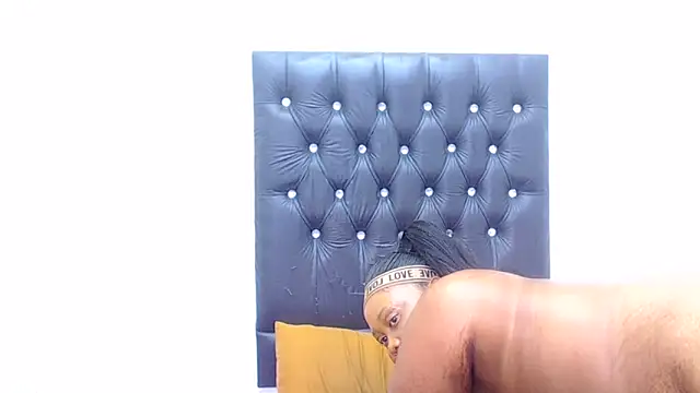 AUGUSTBLOOMxx's cam snapshot