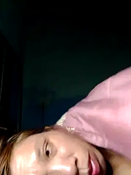 bella-la's cam snapshot