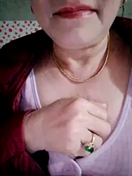 small-house123's cam snapshot