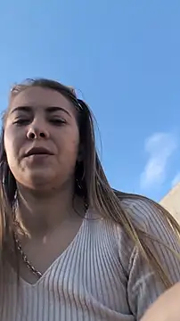 Risky_julia2330's cam snapshot