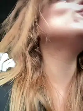 Gjynna-kiim live sex cam