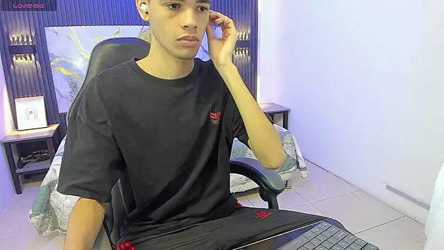 Dark_Desiree18 live sex cam