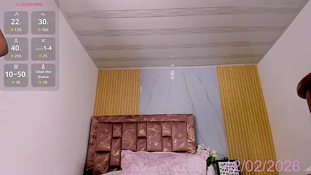 Ivoon_BomBom live sex cam