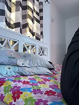 SluttyEll's cam snapshot