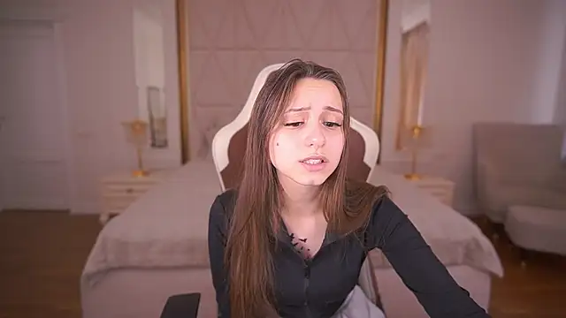 TinyNatalie's cam snapshot