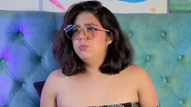 Paola_Lyon_ live sex cam