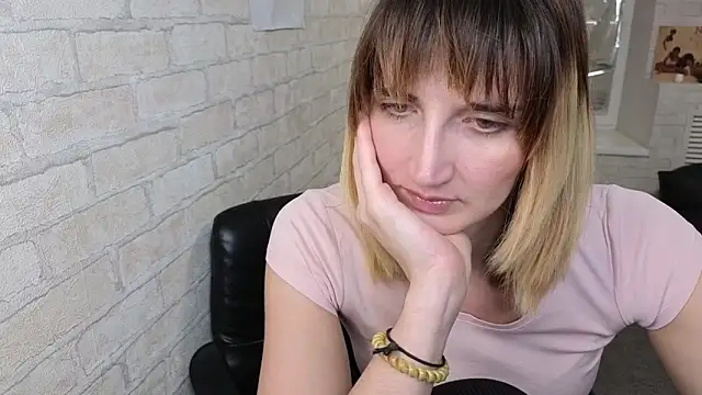 Nika_Kitten live sex cam