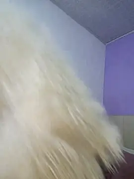 Scarlet_curly8a's cam snapshot