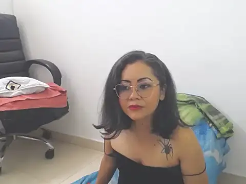 playfullpaulina's cam snapshot