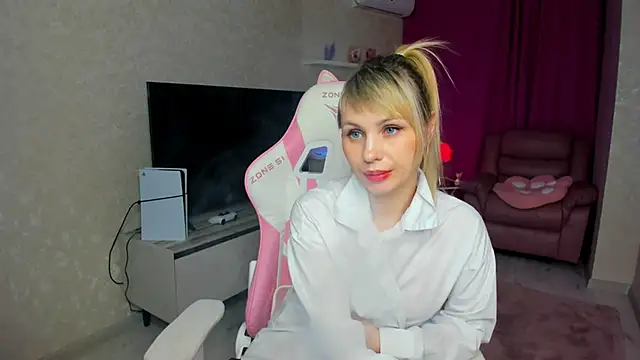 LindaSandy_1's cam snapshot