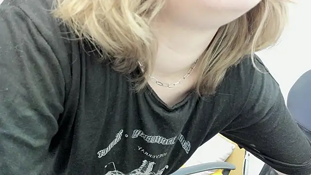 Hailey_Foxy's cam snapshot