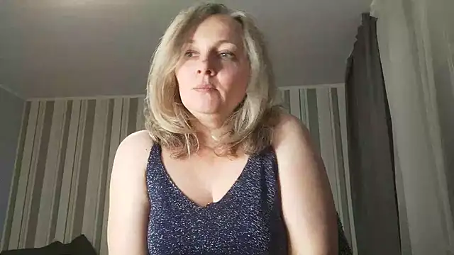 EdithManning's cam snapshot