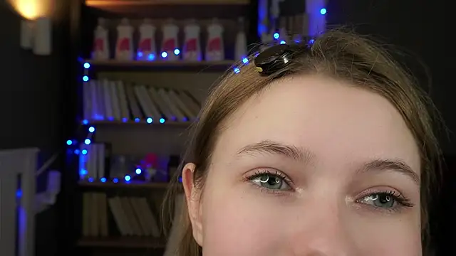 LynHillaire's cam snapshot