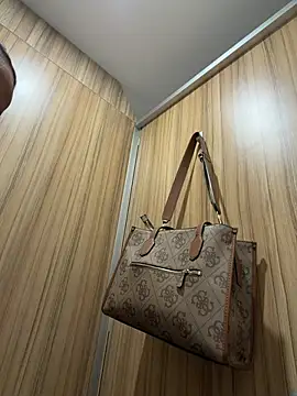 adya-aly's cam snapshot