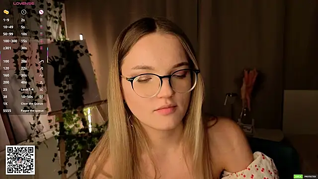 JulieLupo's cam snapshot