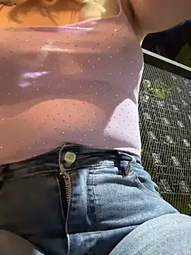 RonnieKiss live sex cam