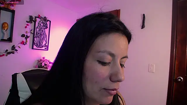 QueenRose94's cam snapshot