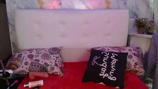 Nicolelewllss's cam snapshot