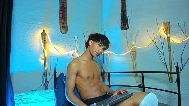 AlanCutee live sex cam