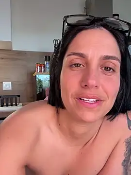 LaPetiteKim live sex cam