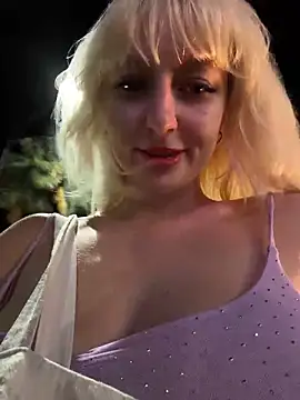 RonnieKiss live sex cam