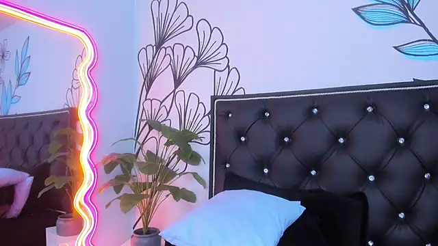 Sweet_Ariadna_'s cam snapshot