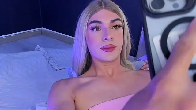 MaxiRogers live sex cam